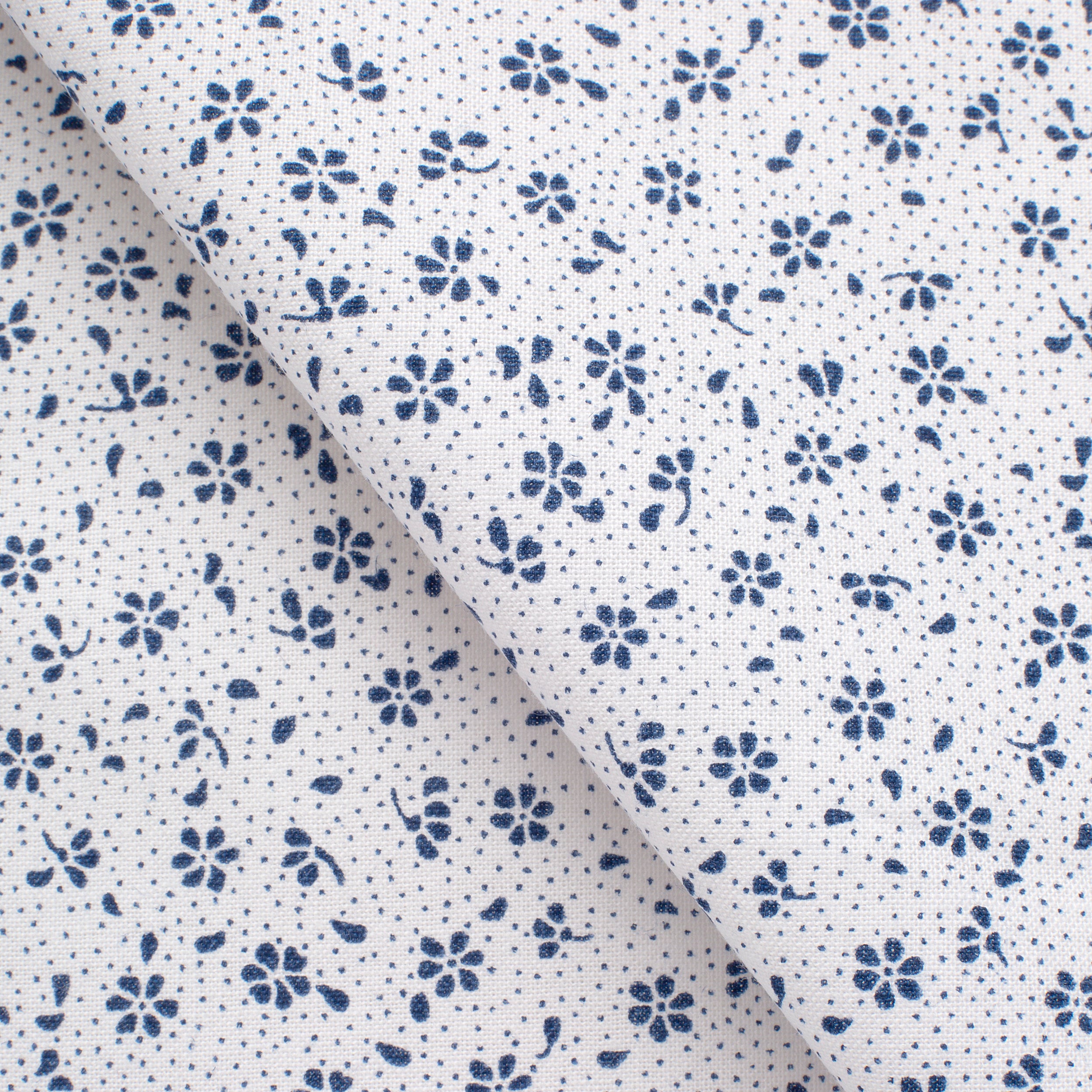 PRINTED COTTON POPLIN FABRIC - SMALL BLUE FLOWERS ON WHITE BACKGROUND - 160 GSM