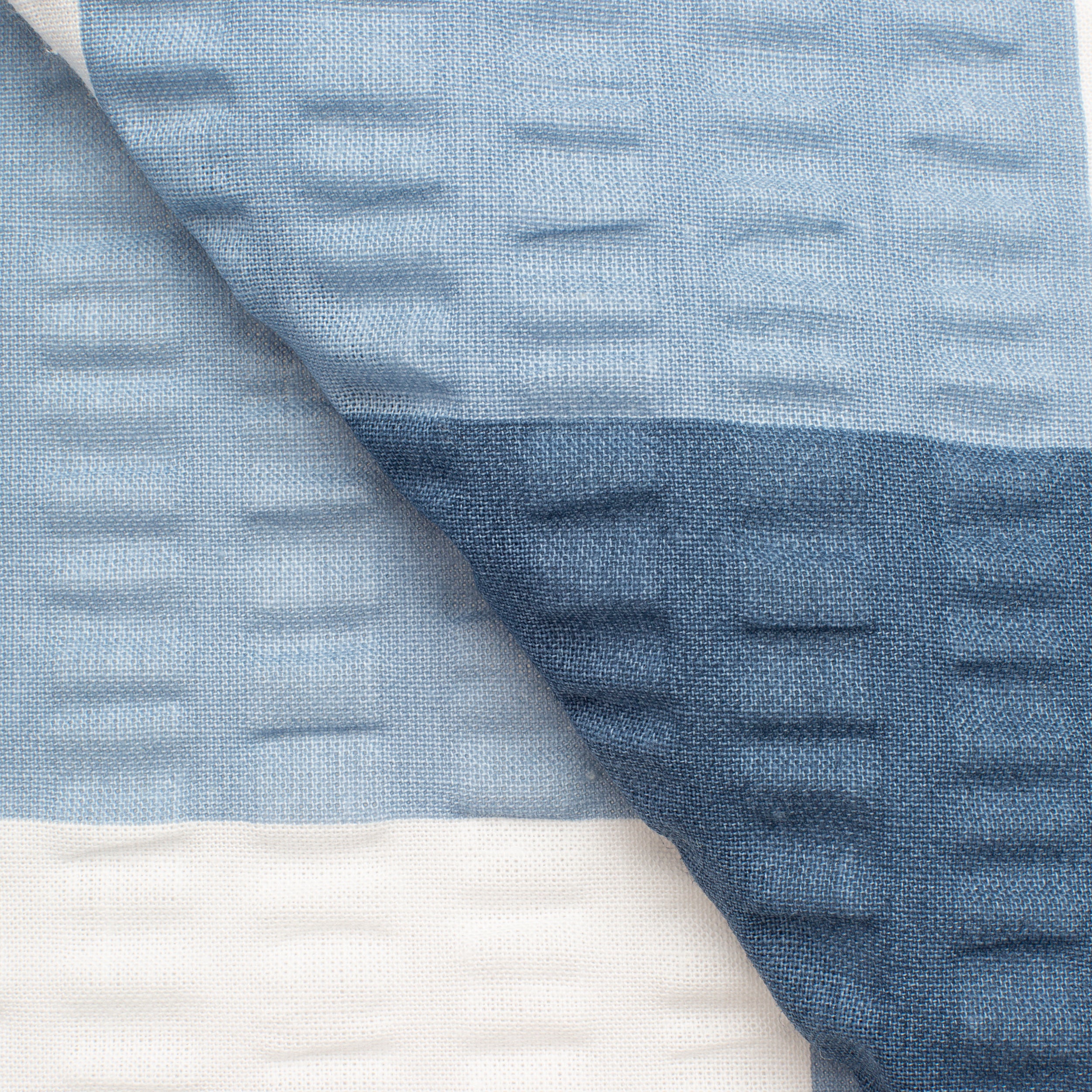 CHECKED COTTON SEERSUCKER FABRIC - BLUE AND WHITE CHECK - 160 GSM