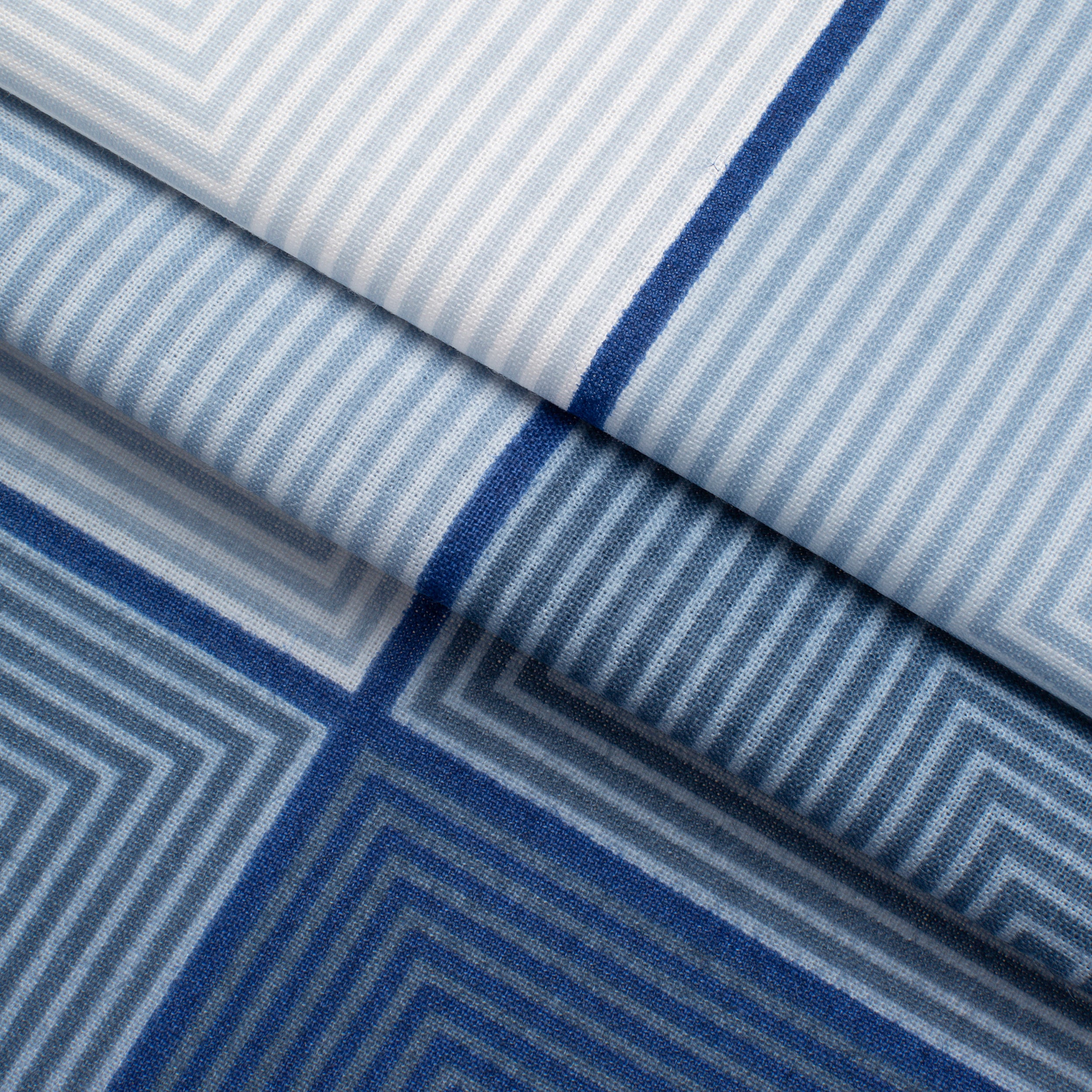 PRINTED COTTON POPLIN FABRIC - BLUE GREY AND WHITE GEOMETRIC PRINT - 160 GSM
