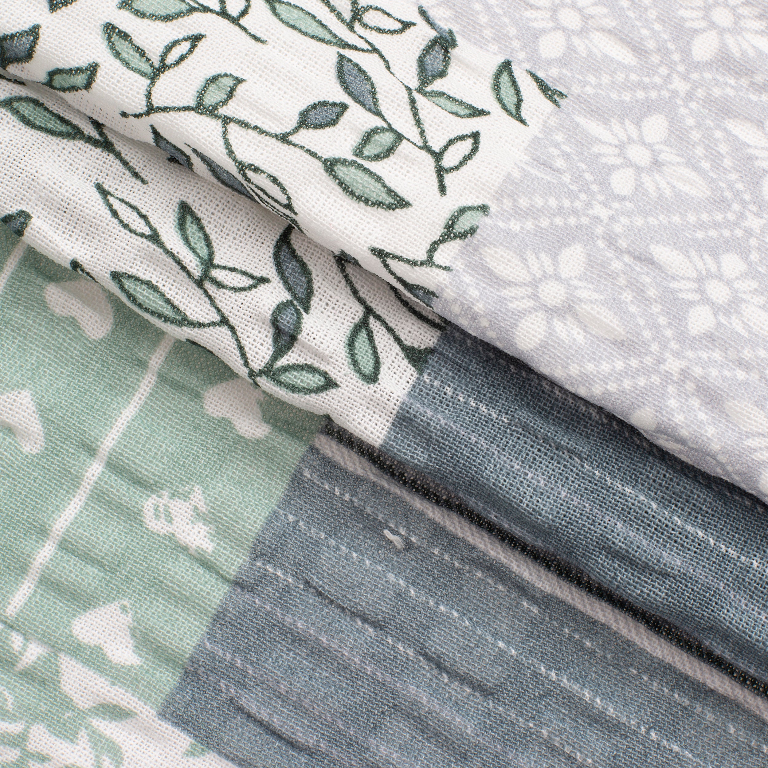 PRINTED COTTON POPLIN FABRIC - GREEN AND WHITE FLOWERS - 160 GSM